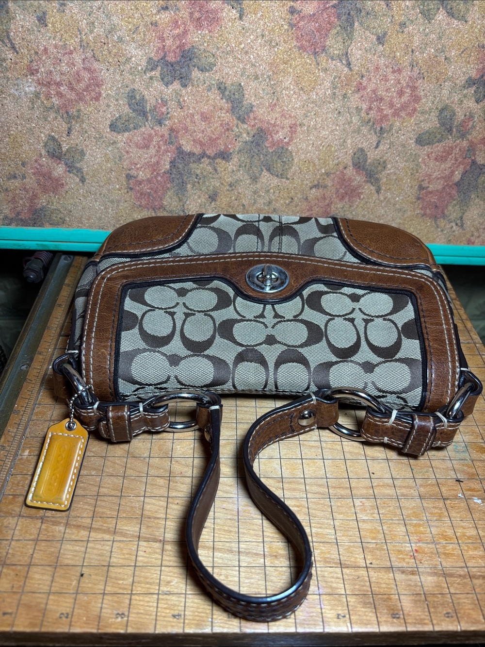 Coach Khaki Signature Canvas Shoulder Bag with Brown Leather 10983 - Picture 14 of 17